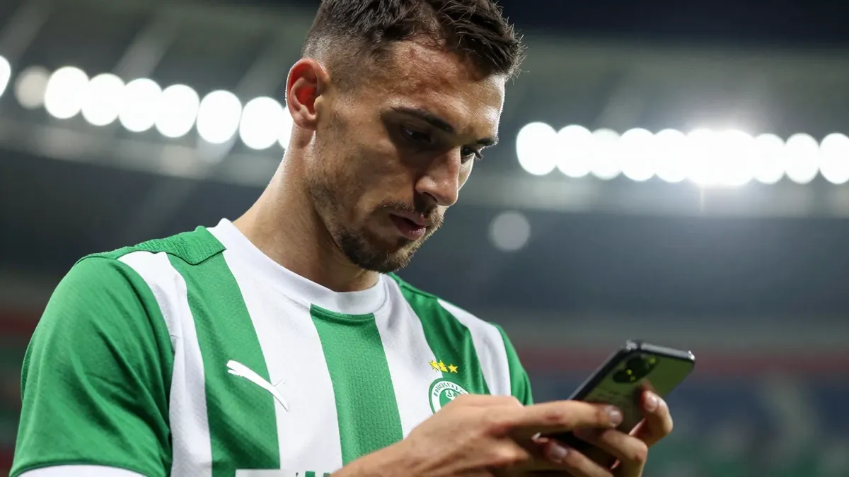Tümosan Konyaspor'un 12 Eylül'de Trabzonspor ile oynayacağı Süper Lig maçı için bilet satış kuralları ve tribün yasakları...